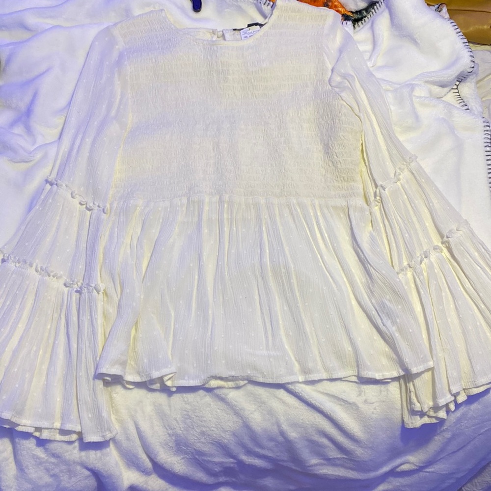 American Eagle Cream Flow Top Sz S